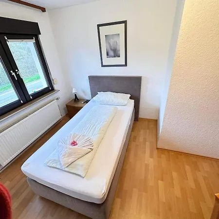 Zur Wolfsschlucht Guest house *